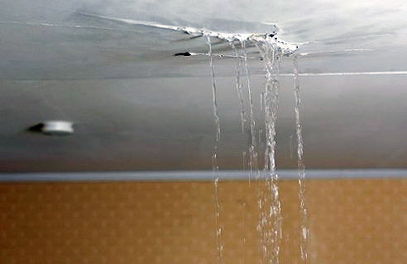 حل مشكلة تسرب مياه الامطار إلى السقف